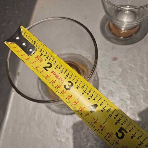 Set of 2 Gold Bottomed Cocktail Glasses - Picture 9 of 10